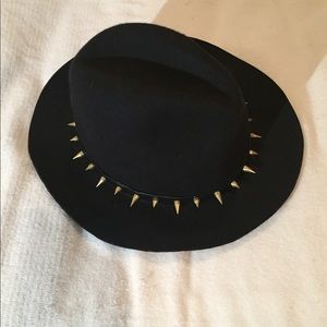 Zara wife brim hat with studs